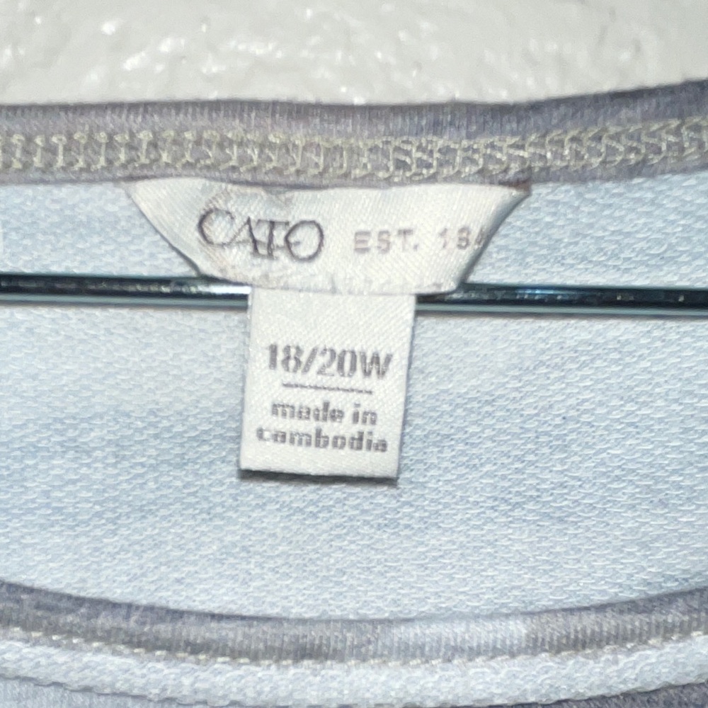 LIKE NEW CATO GRAY CAMO TOP - Picture 4 of 5